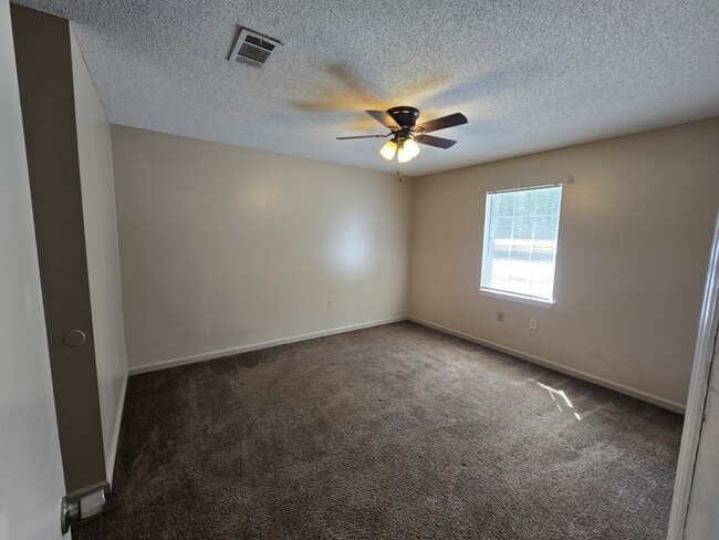 Building Photo - 403 E Lawnwood Ave