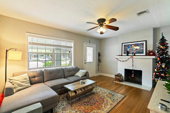 Building Photo - 548 NE 9th Ave