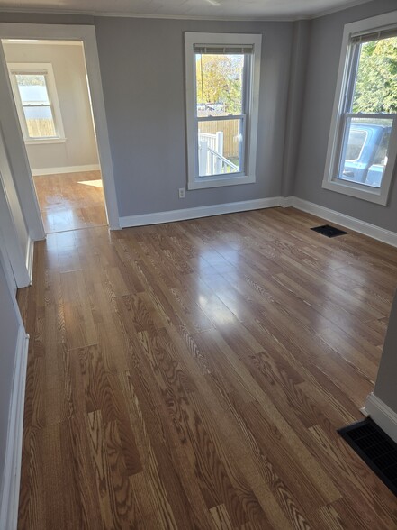 Building Photo - 44 Allen St