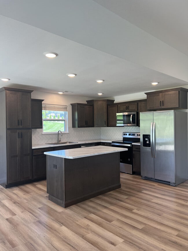 Building Photo - 3713 Swan Ct