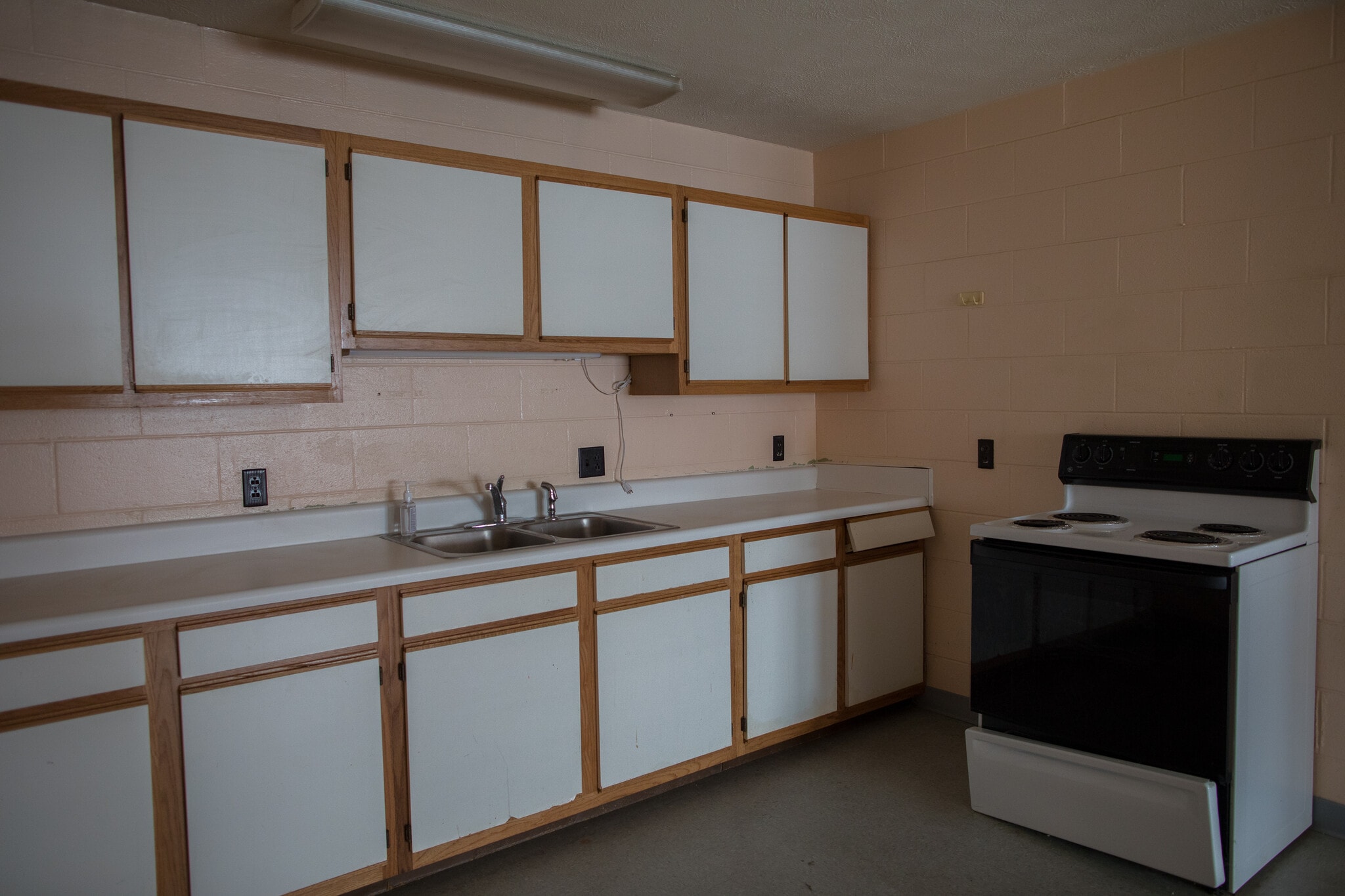 Kitchen - 1399 North Carolina Hwy 105 Bypass