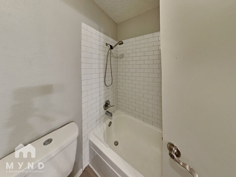 Building Photo - 9723 Summerwood Cir