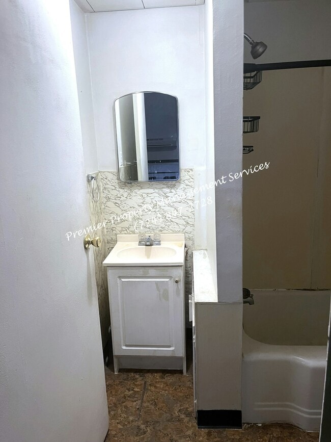 Building Photo - 2237 Brodhead Rd