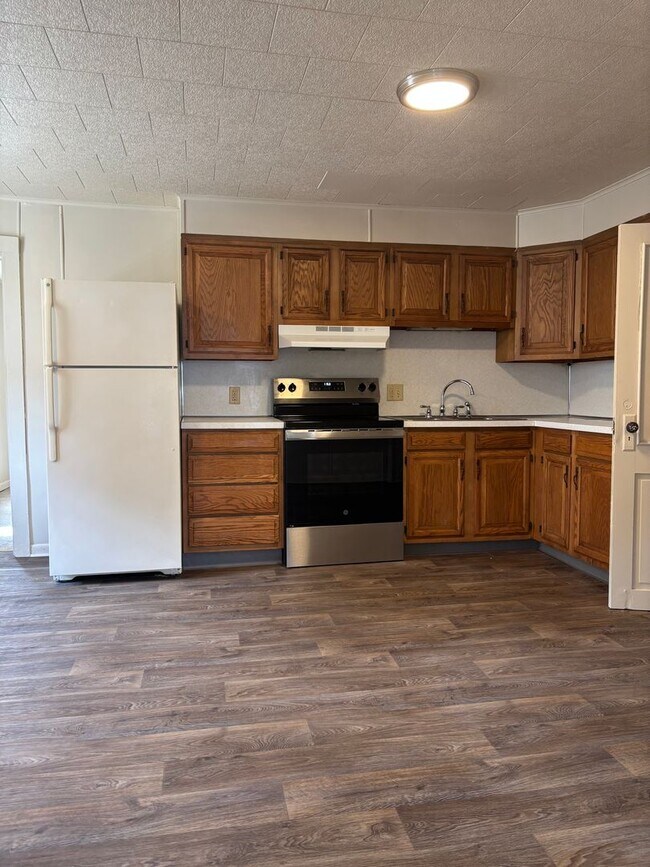 Building Photo - North Corner