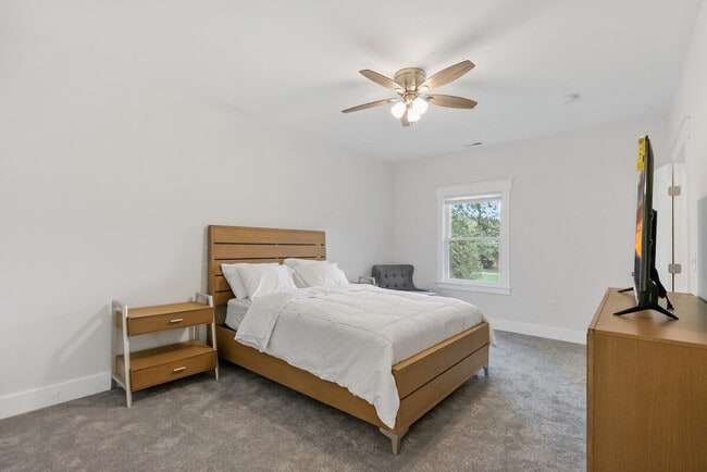 Building Photo - 7900 Heritage Dr