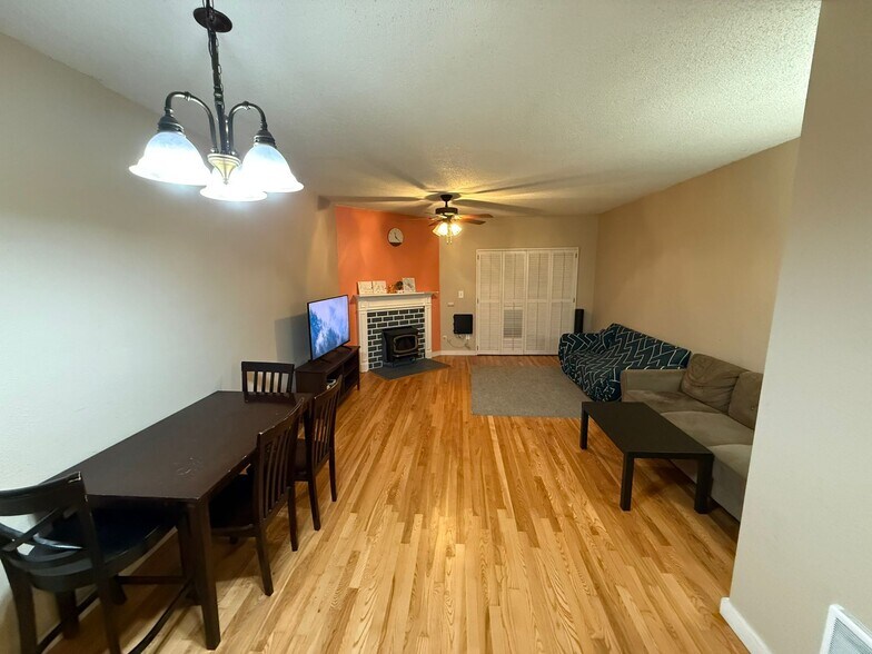 Building Photo - 14425 NE 40th St