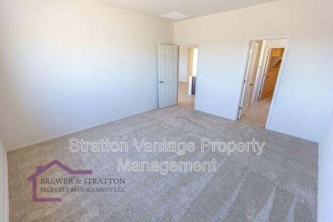 Building Photo - 18473 N Lakeside Dr