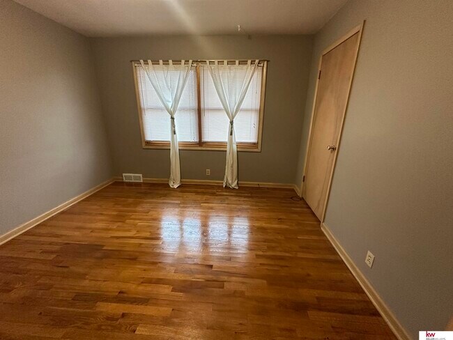 Building Photo - 5010 Castelar St