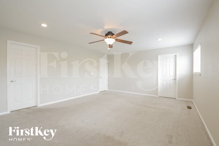 Building Photo - 892 Willow Dr