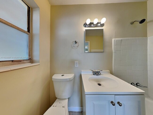 Building Photo - 5491 SW 6th St