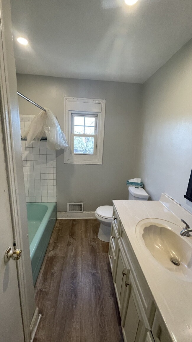 Building Photo - Spacious 4-Bedroom Home with 2 Full Bathrooms – Section 8 Approved and Ready for Move-In!