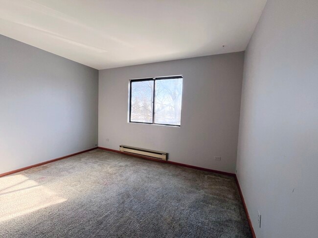 Building Photo - 615 S Virginia Rd