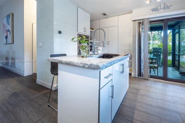 Building Photo - 1662 N 14th Terrace