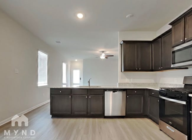 Building Photo - 15419 Maple Ter Dr