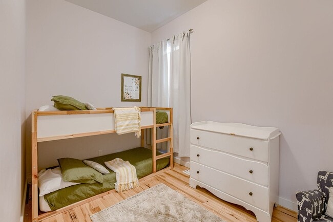 Building Photo - Charming 2 Bedroom Just Minutes from the Old Market!!