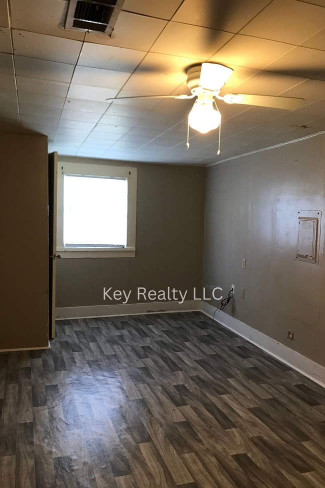 Building Photo - ****41 Westwood - Alexandria