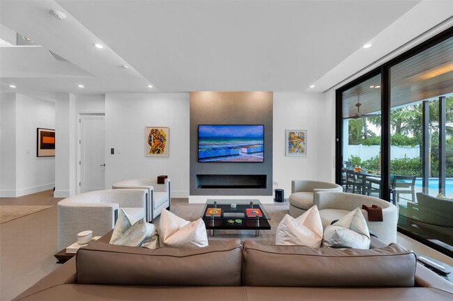 Building Photo - 1730 SE 13th St