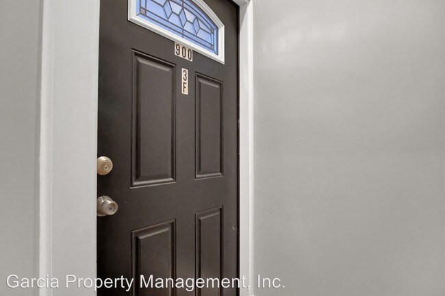 Building Photo - 900-902 Barton St