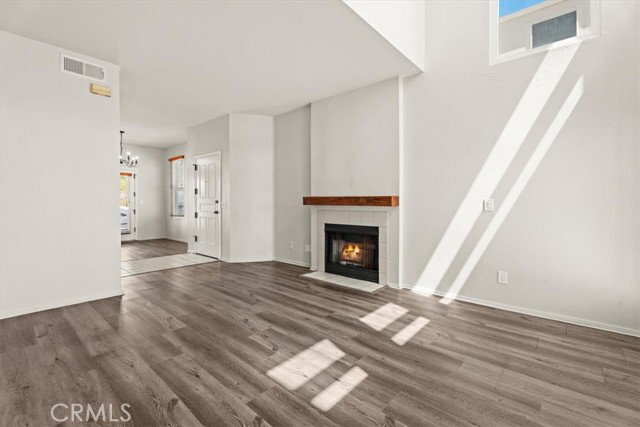 Building Photo - 313 E Oak Ave