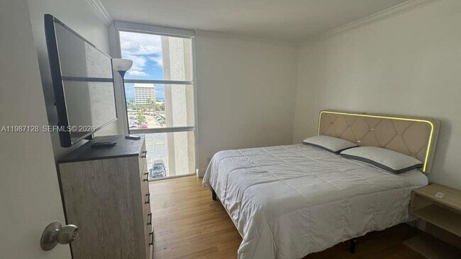 Building Photo - 16909 N Bay Rd