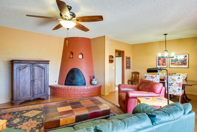 Building Photo - 815 Placita Topa