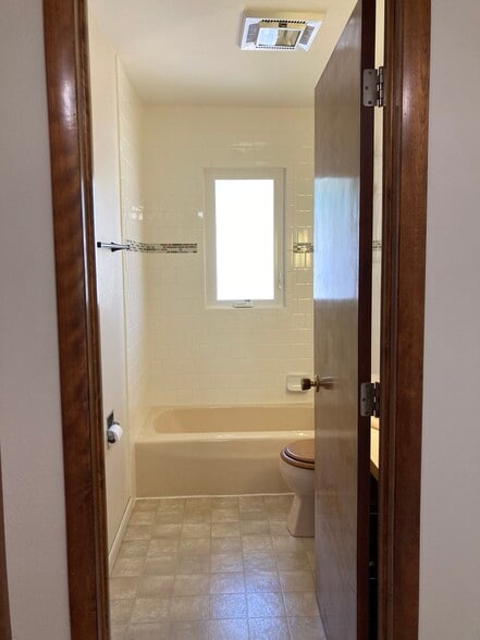 Bathroom - 425 6th Ave NW