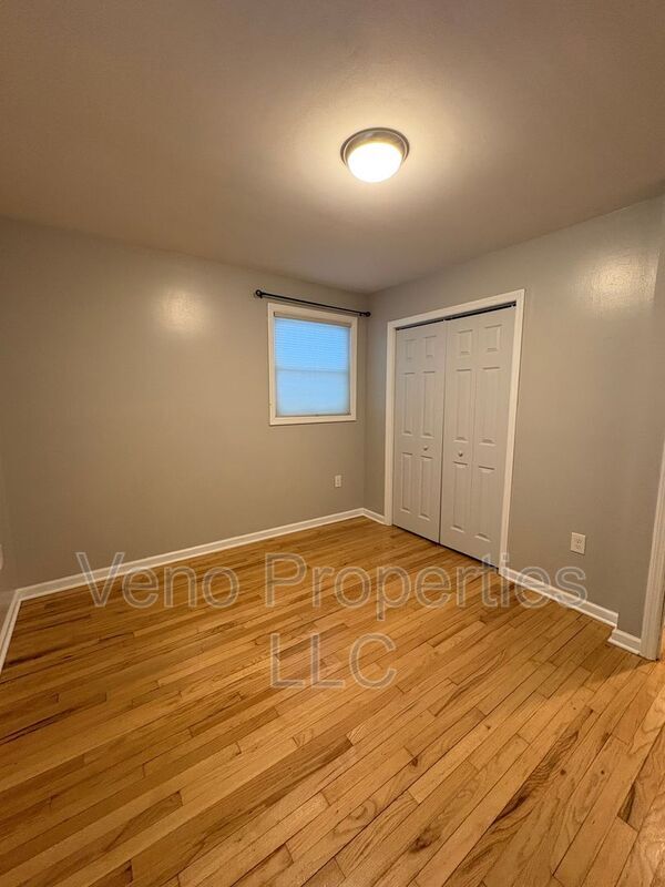 Building Photo - 330 Louden Rd