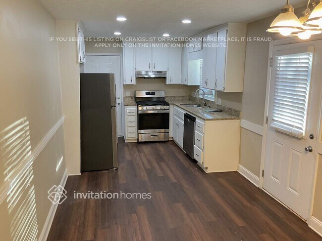 Building Photo - 504 Rivercrest Dr