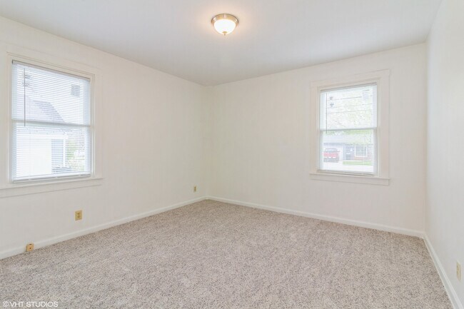 Building Photo - 207 E Orange St