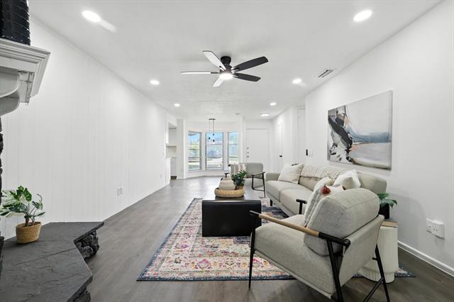 Building Photo - 2131 Bamboo St