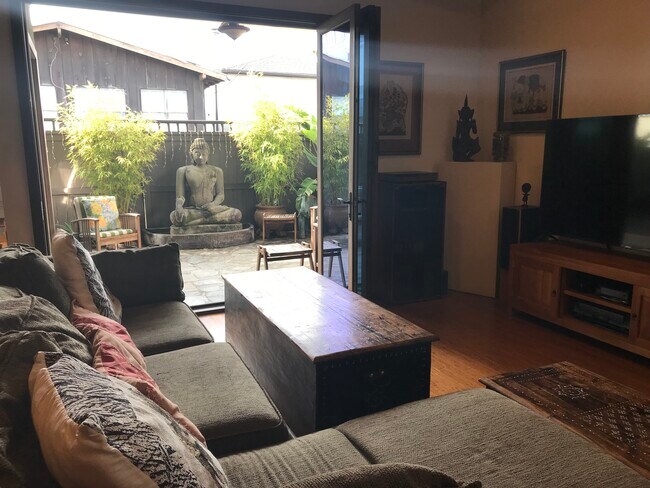 Building Photo - 332 21st St