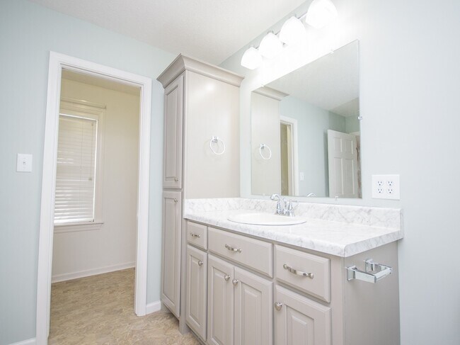 Building Photo - Beautiful Home in Athens City near Buc-ees!