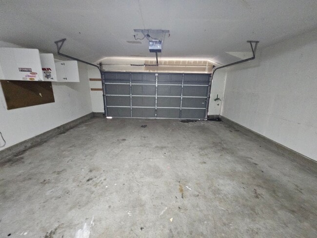 Building Photo - Spacious, well maintained Antioch home