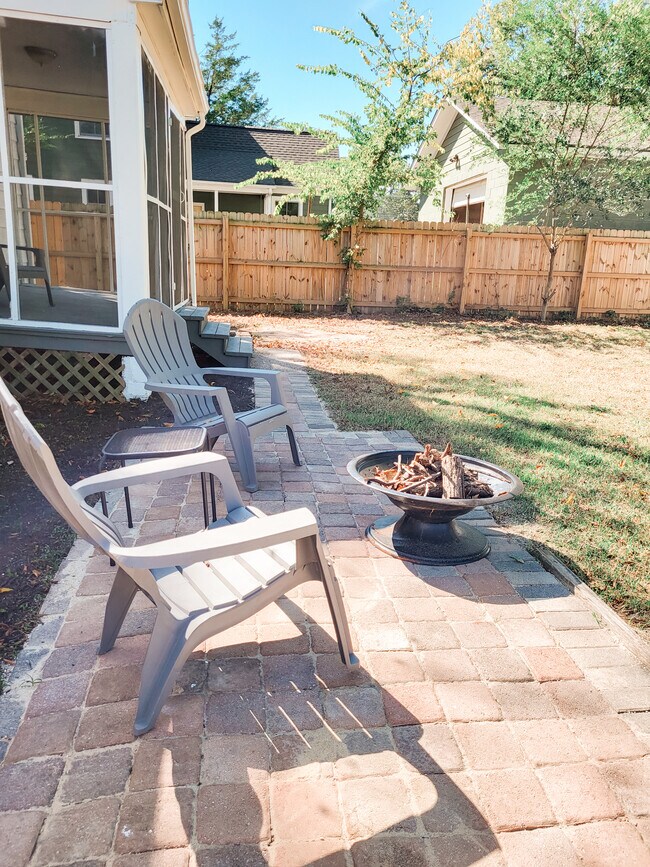 Building Photo - 8 N Ivy Ave