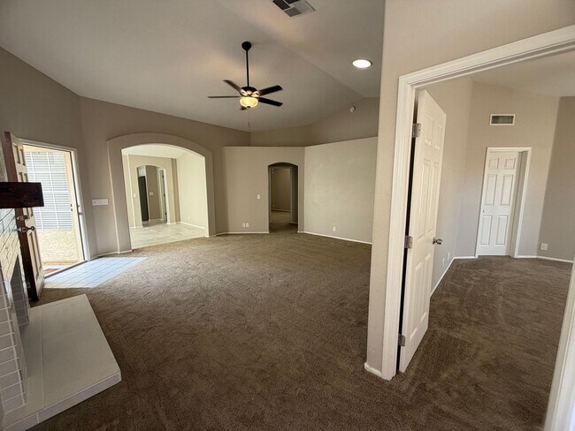 Building Photo - Desirable Arrowhead Ranch Home