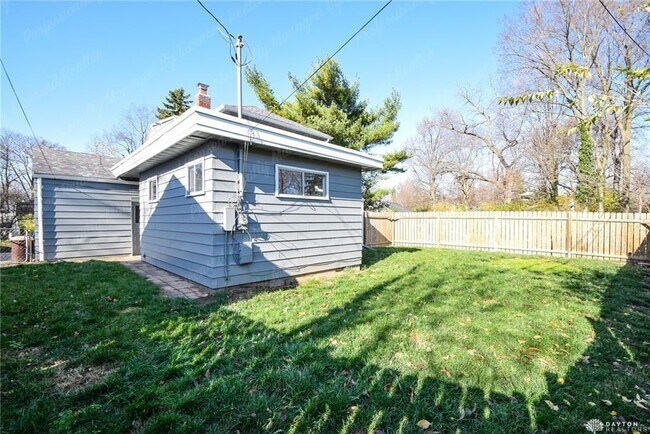 Building Photo - 2926 Robin Rd