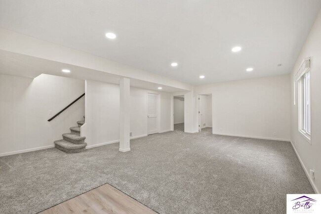 Building Photo - Available for a June Move-in Date.