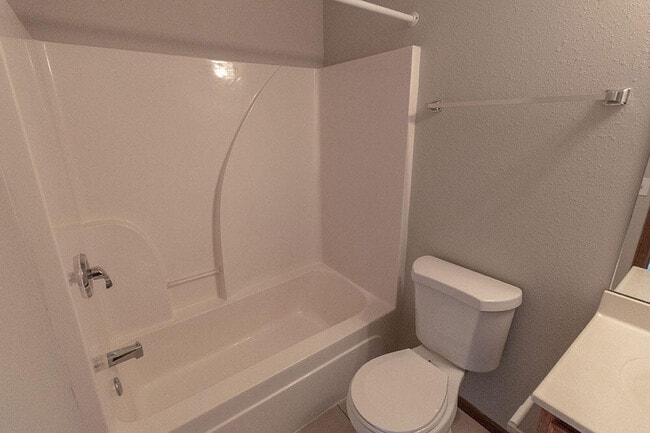 Building Photo - 3611 Zinnia Dr