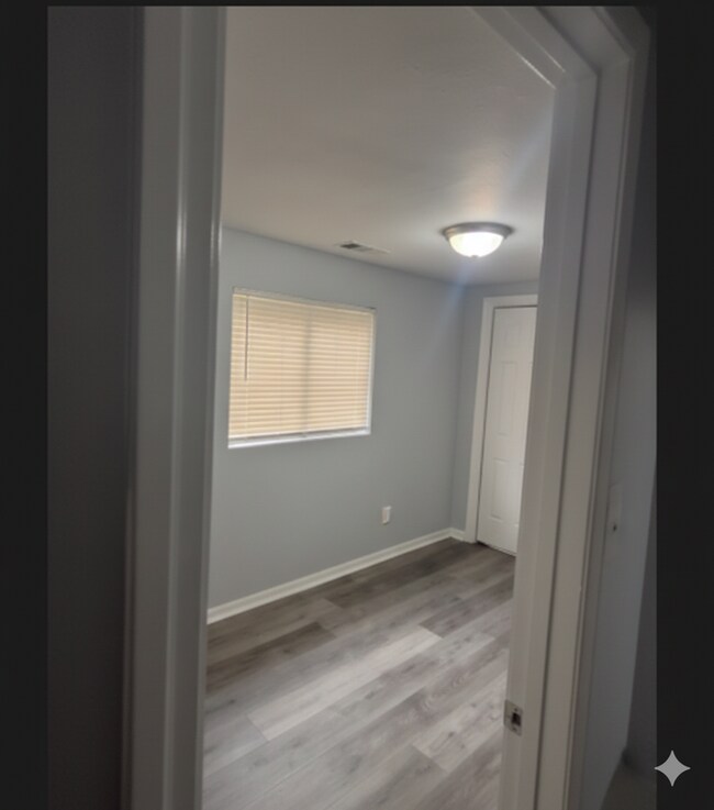 Building Photo - 1904 Lincoln St