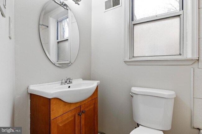 Building Photo - 1824 N Taney St