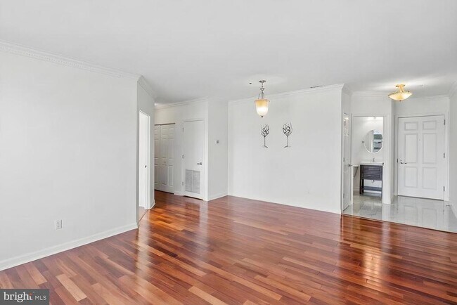 Building Photo - 100 Harborview Dr