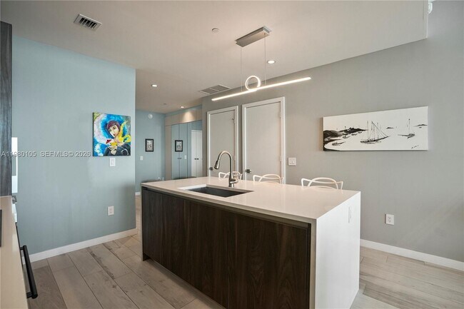 Building Photo - 480 NE 31st St