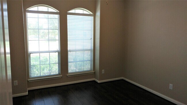 Building Photo - 18223 Red Oak Manor Ln