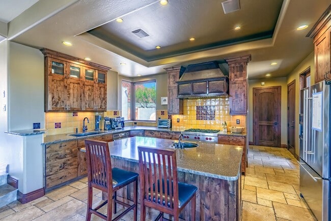Building Photo - Exquisite Custom Home in Prestigious Commu...