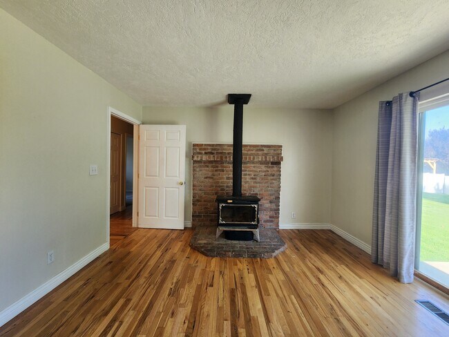 Building Photo - 938 E 25 S