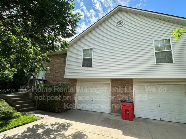 Building Photo - 709 SE Drew Ct