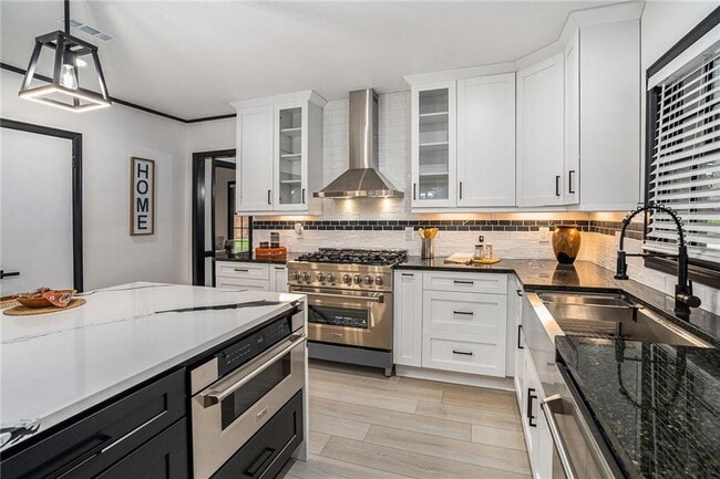 Building Photo - 788 Sherwood Rd N W