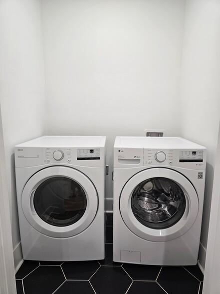 laundry room - 1621 9th Ave N