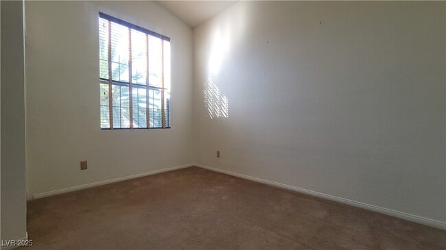 Building Photo - 2632 Ironside Dr