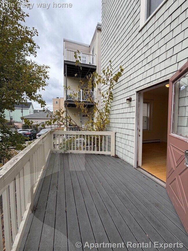 Building Photo - 48 Porter St